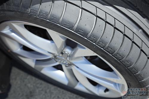 固铂AVON ZZ5轮胎采用非对称胎面