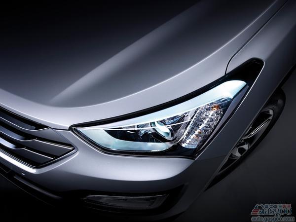 2013款现代圣达菲SUV的先进电子设备