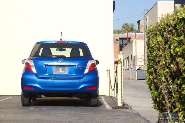 2012款丰田雅力士测评-动力操控篇