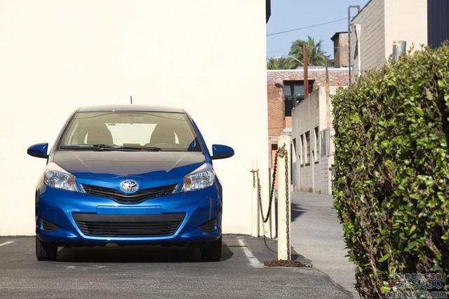 2012款丰田雅力士测评-动力操控篇