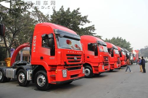 2014商务大会上展示的红岩杰狮重卡