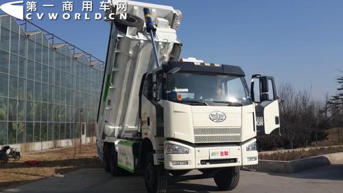采用单体泵技术的解放新型城市渣土车