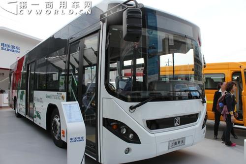 上海申沃展出的油电混合动力客车