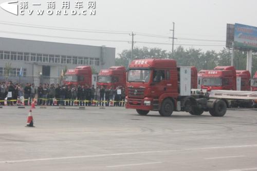 陕汽重卡特技表演