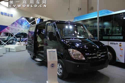南京金龙创维D11商务客车