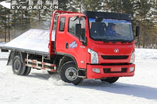 超越C500在漠河冰雪路面上极限漂移
