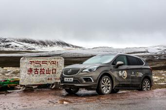 跨越唐古拉山口 挑战川藏青线