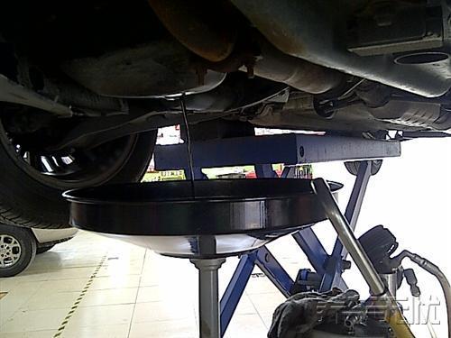 4S店4S店“崩溃”了 车主都上养车无忧网做自助保养