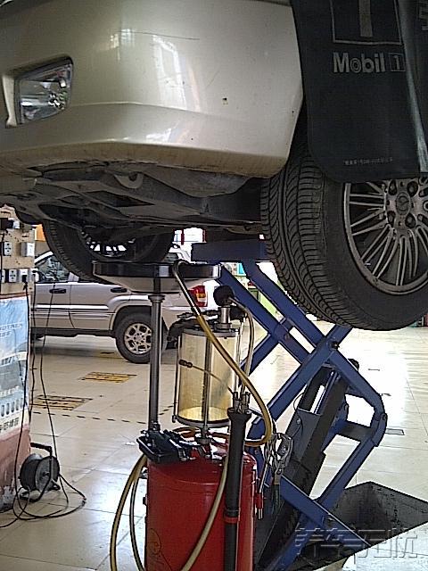 4S店4S店“崩溃”了 车主都上养车无忧网做自助保养