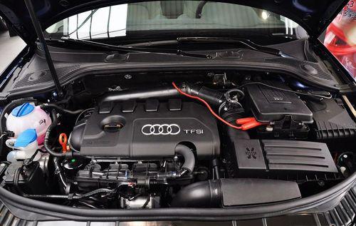 豪车品牌下探 紧凑级轿车市场风云再起