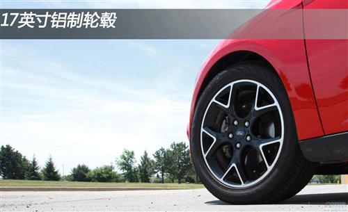 2012款福特福克斯SE两厢手动车型测试