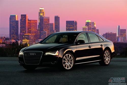 奥迪A8搭载全新双涡轮增压V8发动机 燃效出色