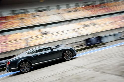 兼顾性能与舒适 赛道试驾宾利GT V8 S