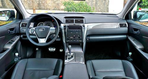 动力全面提升 试驾全新凯美瑞 