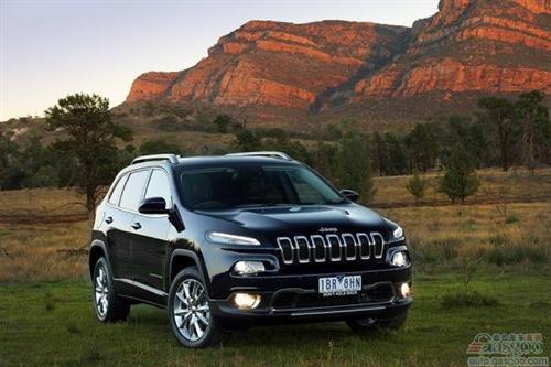 新车起火 美当局调查5万辆2015款Jeep自由光