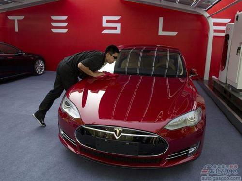 特斯拉在事故后优化雷达改造Autopilot