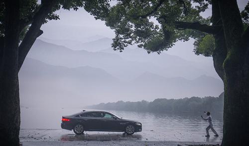当全新捷豹XFL与杭州相遇，“西子湖”甘做背景