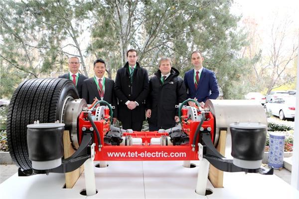 荷兰驻华大使馆科技参赞 Taake Manning和湖北泰特机电有限公司总裁 赵光中.JPG