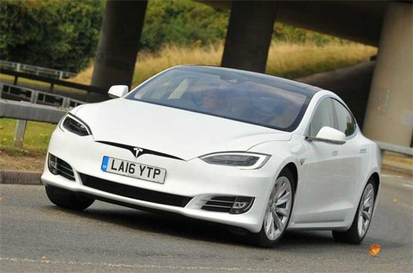 Tesla-S1.jpg Tesla-S1.jpg
